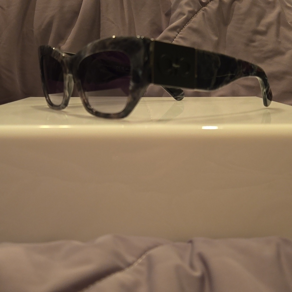 Ferragamo marble gray cat eye Sunglasses brand new in box - Picture 2 of 14